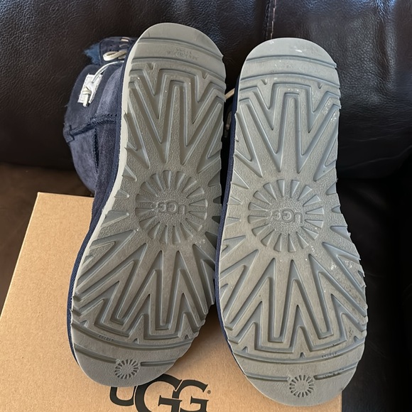 Uggs - Picture 4 of 5